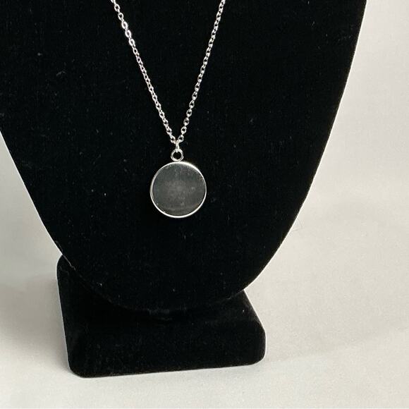 Chanel button white - Picture 3 of 11